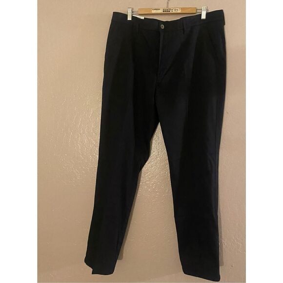 St. Johns Bay Men’s Classic Fit Easy Care Black Pleated Front Dress Pants Sz 38 - Picture 1 of 5